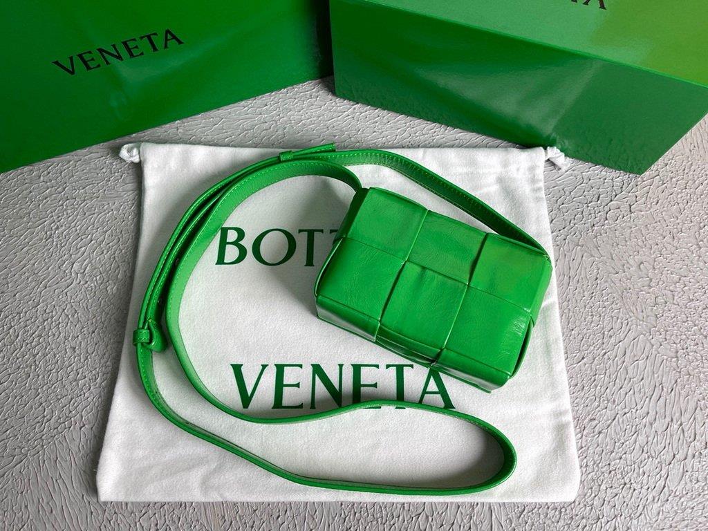 Bottega Veneta BV 666688 Cassette Shoulder Bag 33993 Green