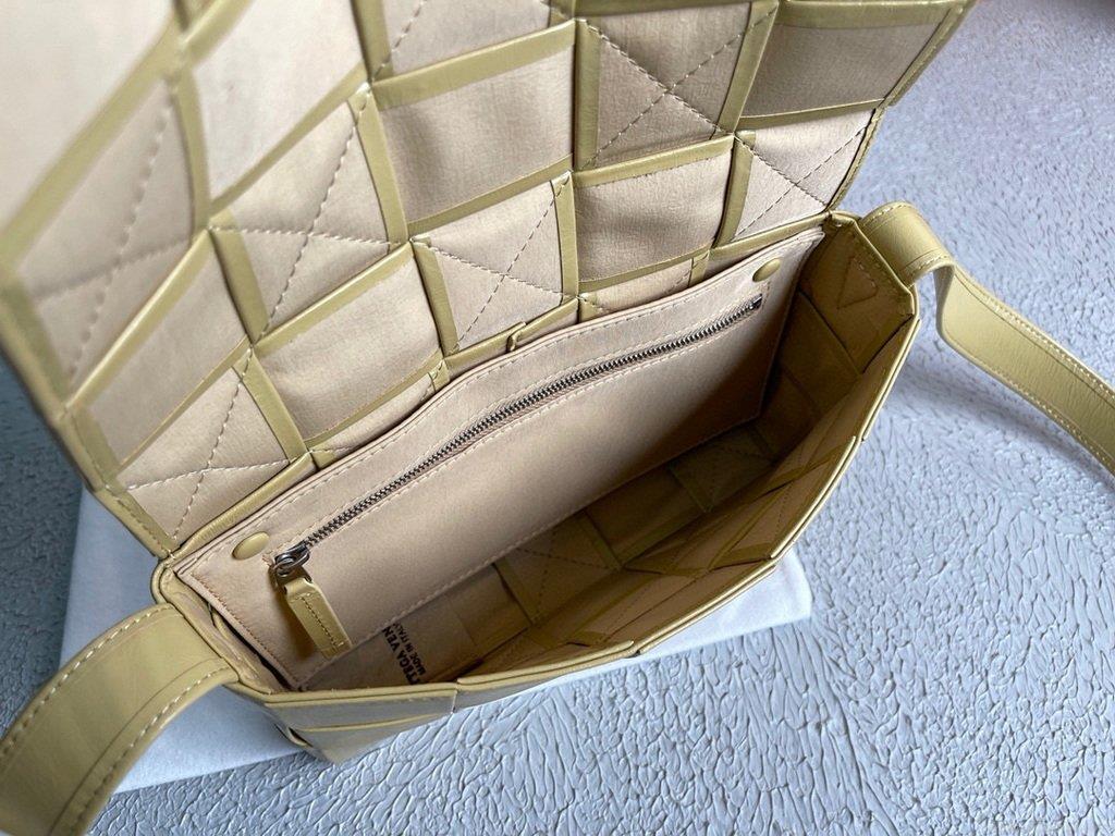 Bottega Veneta BV 667298 Cassette Cross-body Bag 33993 Apricot