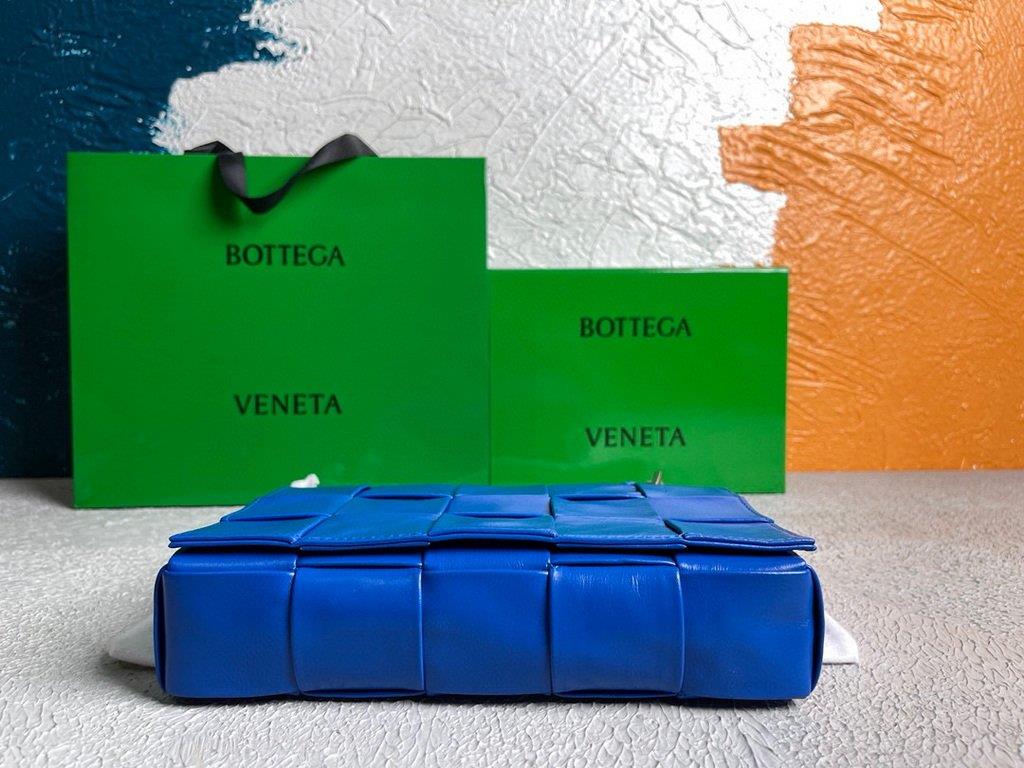 Bottega Veneta BV 667298 Cassette Cross-body Bag 33993 Blue