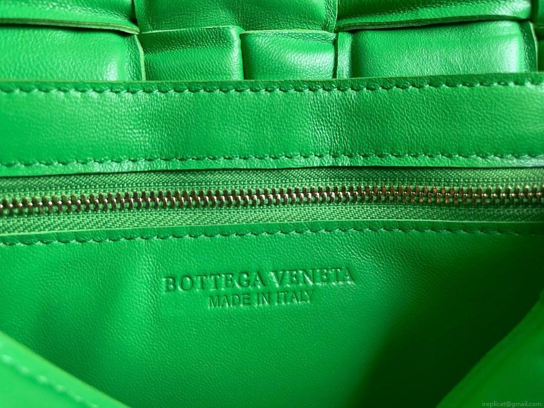 Bottega Veneta BV 20206 Chain Cassette 631421 Grass Green Gold