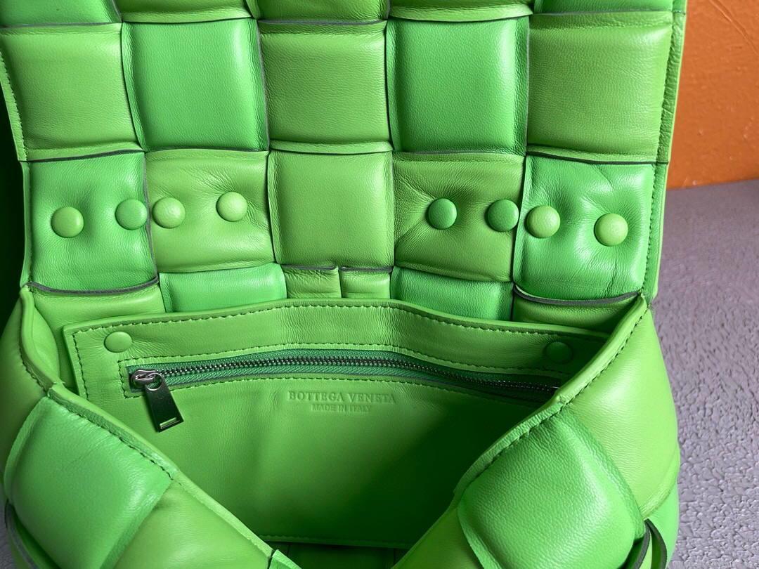 Bottega Veneta BV 20206 Chain Cassette 631421 Grass green Silver