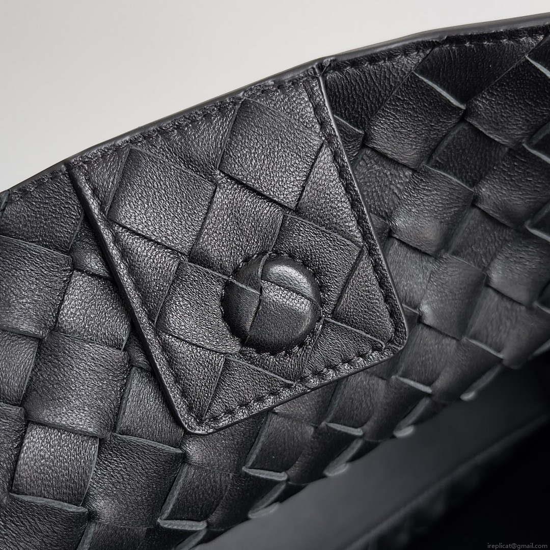 Bottega Veneta BV 743572 Medium Andiamo Black