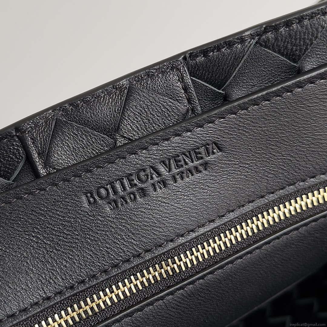 Bottega Veneta BV 743572 Medium Andiamo Black