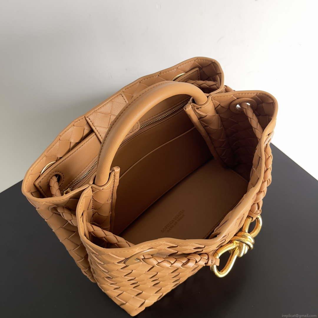 Bottega Veneta BV 743568 Small Andiamo Ligth Brown