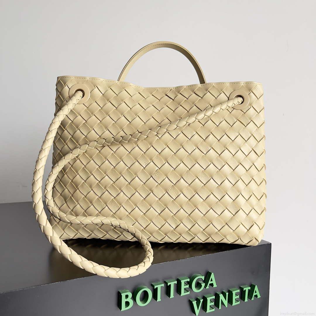 Bottega Veneta BV 743572 Medium Andiamo Apricot