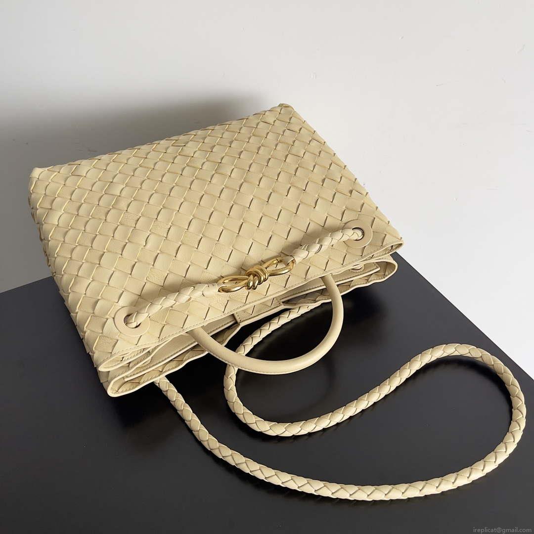 Bottega Veneta BV 743572 Medium Andiamo Apricot