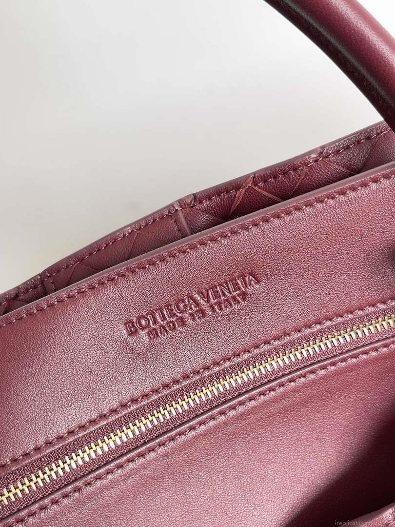 Bottega Veneta BV 743575 Large Andiamo Wine Red