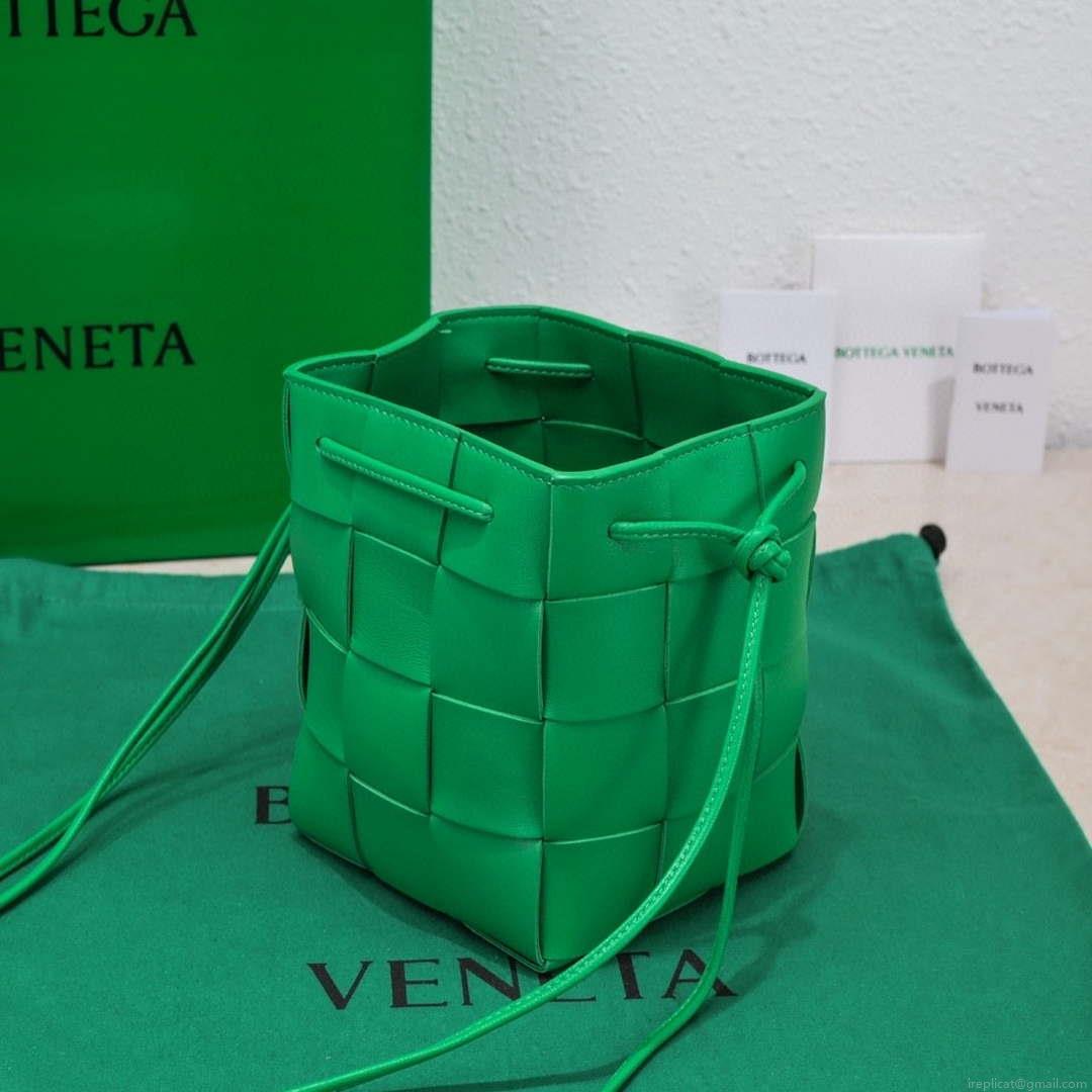 Bottega Veneta BV 680218 Small Cassette Cross-Body Bucket Green