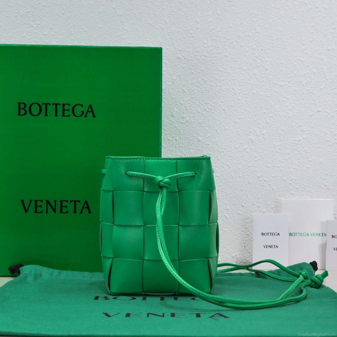 Bottega Veneta BV 680218 Small Cassette Cross-Body Bucket Green