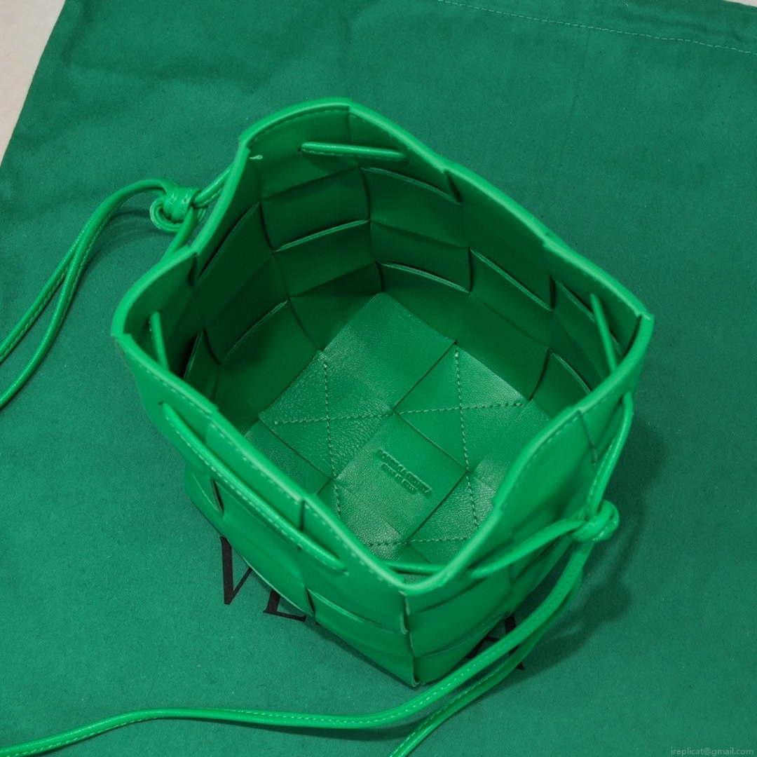 Bottega Veneta BV 680218 Small Cassette Cross-Body Bucket Green