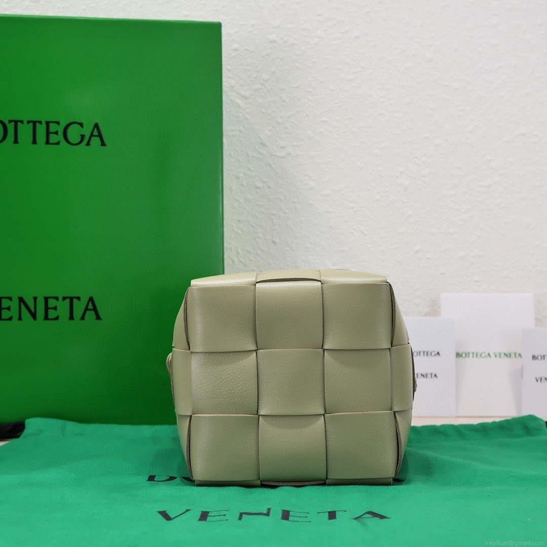Bottega Veneta BV 680218 Small Cassette Cross-Body Bucket Matcha green