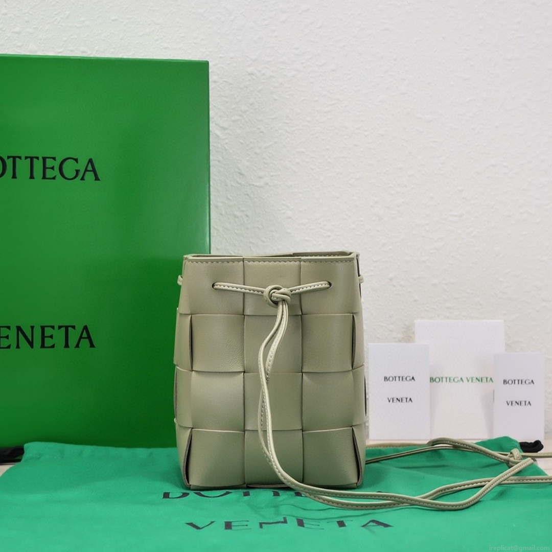 Bottega Veneta BV 680218 Small Cassette Cross-Body Bucket Matcha green