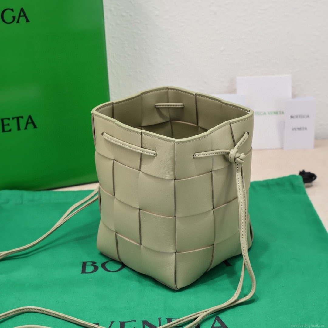 Bottega Veneta BV 680218 Small Cassette Cross-Body Bucket Matcha green