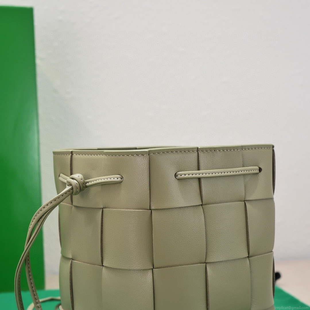 Bottega Veneta BV 680218 Small Cassette Cross-Body Bucket Matcha green
