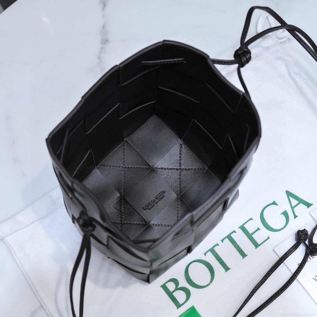 Bottega Veneta BV 680218 Small Cassette Cross-Body Bucket Black