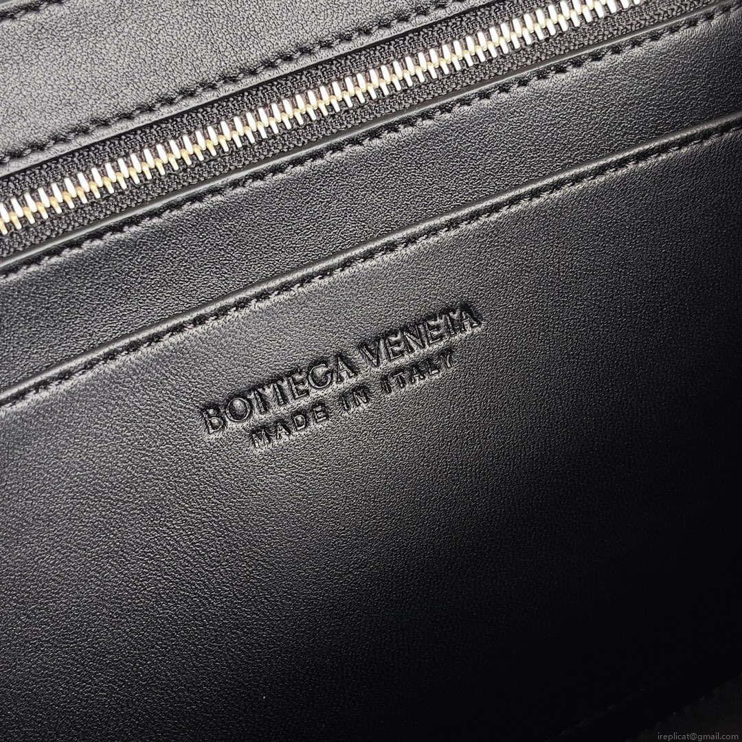 Bottega Veneta BV 754990 Small East/West Andiamo Black
