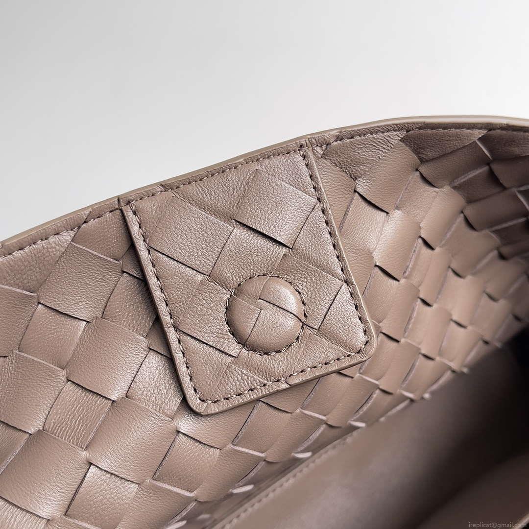Bottega Veneta BV 754990 Small East/West Andiamo Brown