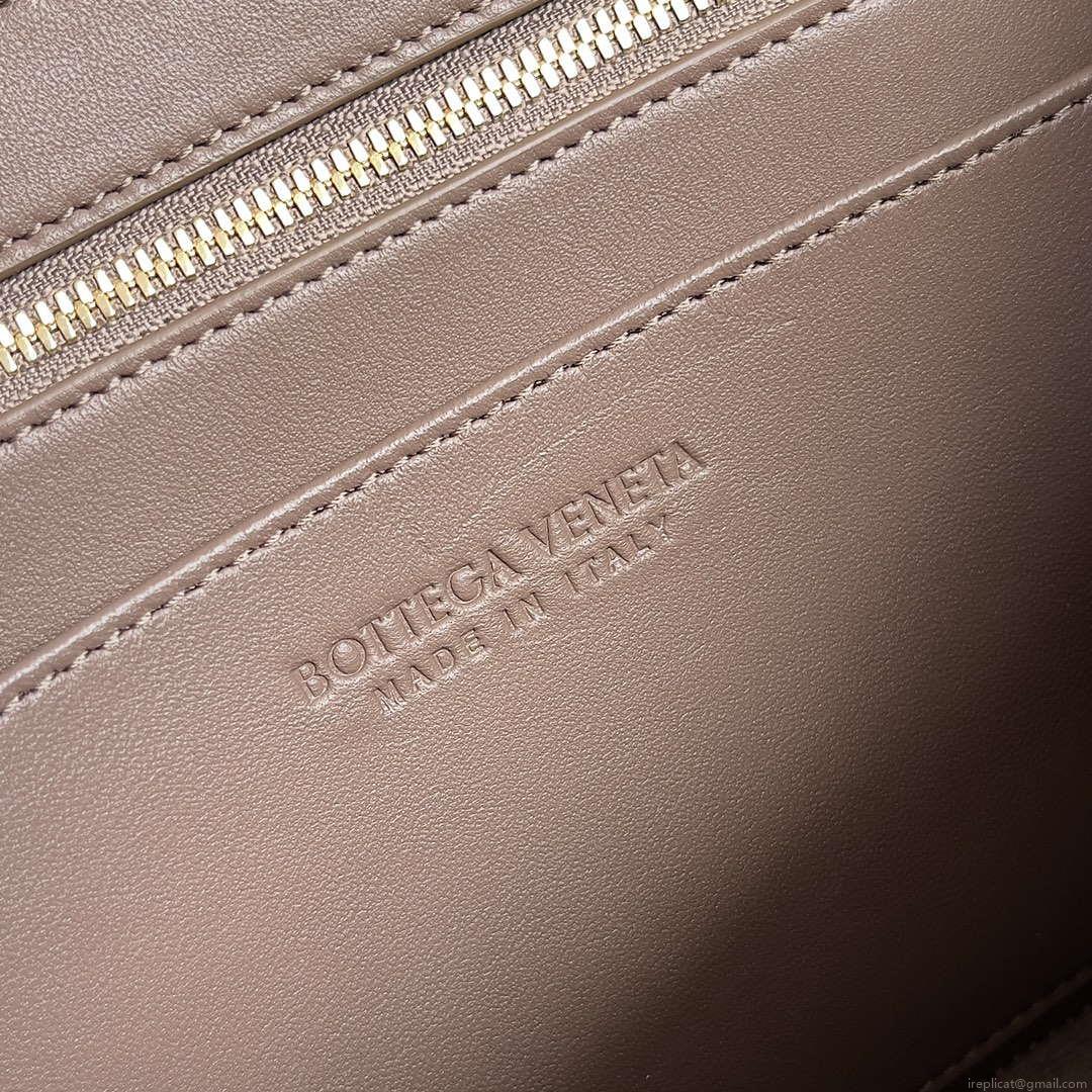 Bottega Veneta BV 754990 Small East/West Andiamo Brown