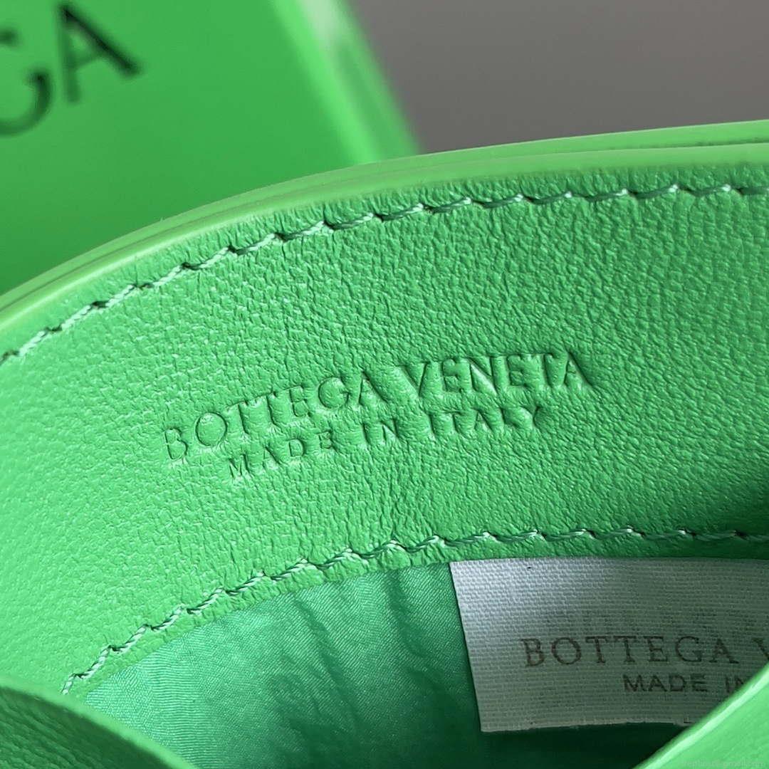 Bottega Veneta BV 743209 Intrecciato Credit Card Case bv70017