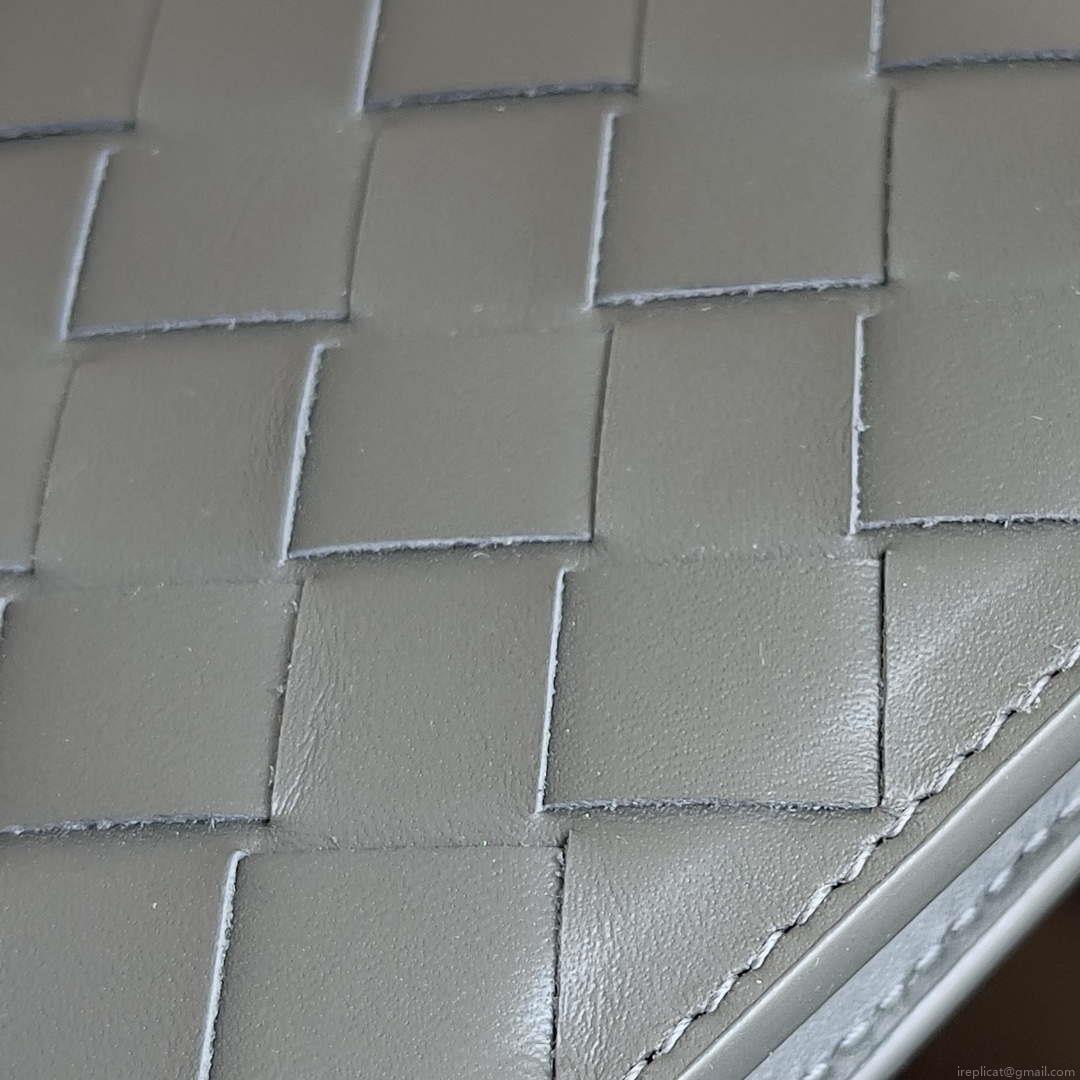 Bottega Veneta BV 743211 Intrecciato Bi-Fold Wallet BV70055