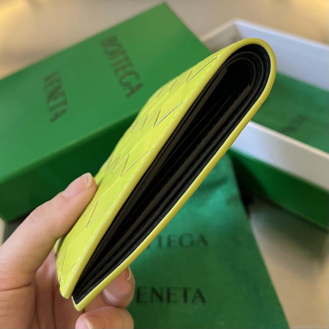 Bottega Veneta BV 743211 Intrecciato Bi-Fold Wallet BV70060