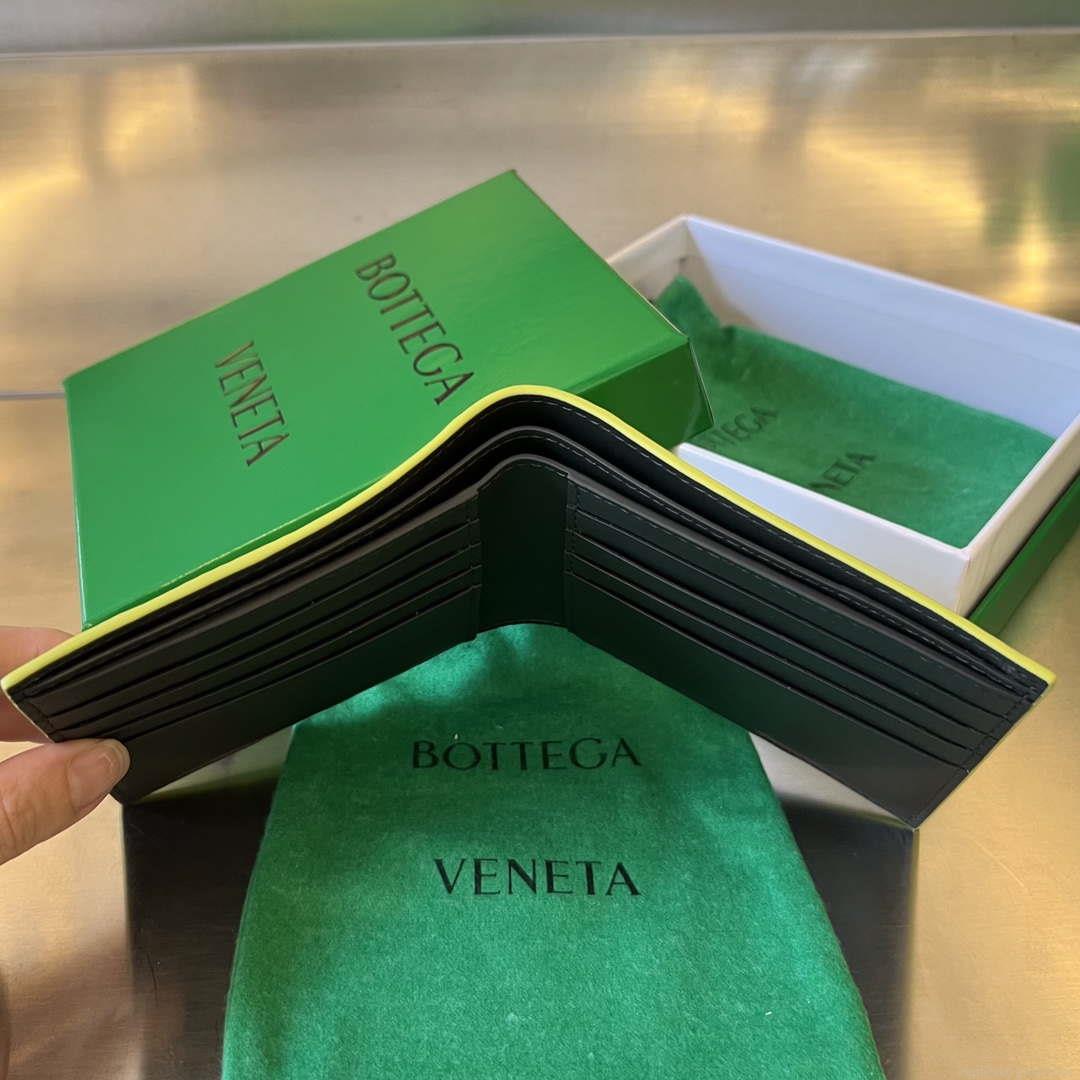Bottega Veneta BV 743211 Intrecciato Bi-Fold Wallet BV70060