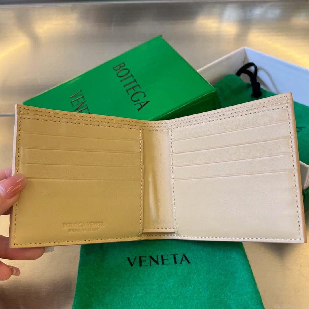 Bottega Veneta BV 743211 Intrecciato Bi-Fold Wallet BV70061