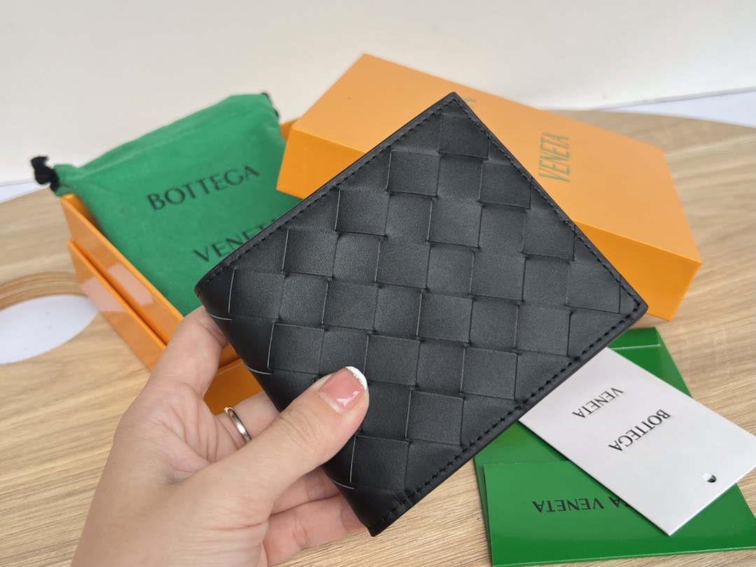 Bottega Veneta BV 743211 Intrecciato Bi-Fold Wallet BV70066