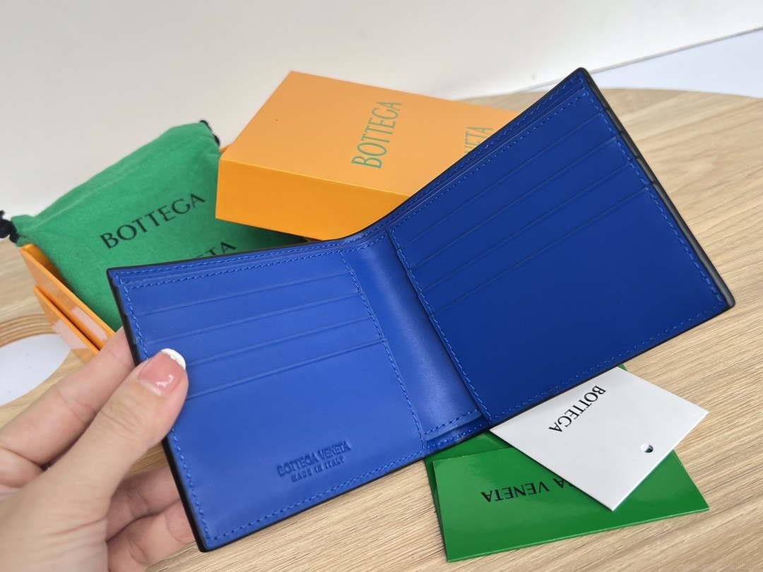 Bottega Veneta BV 743211 Intrecciato Bi-Fold Wallet BV70066