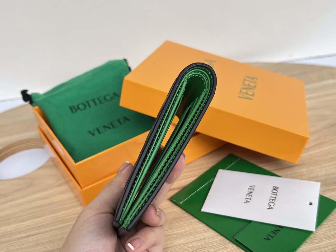 Bottega Veneta BV 743211 Intrecciato Bi-Fold Wallet BV70067