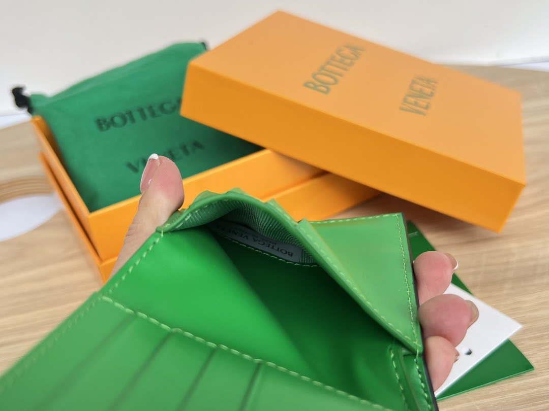 Bottega Veneta BV 743211 Intrecciato Bi-Fold Wallet BV70067