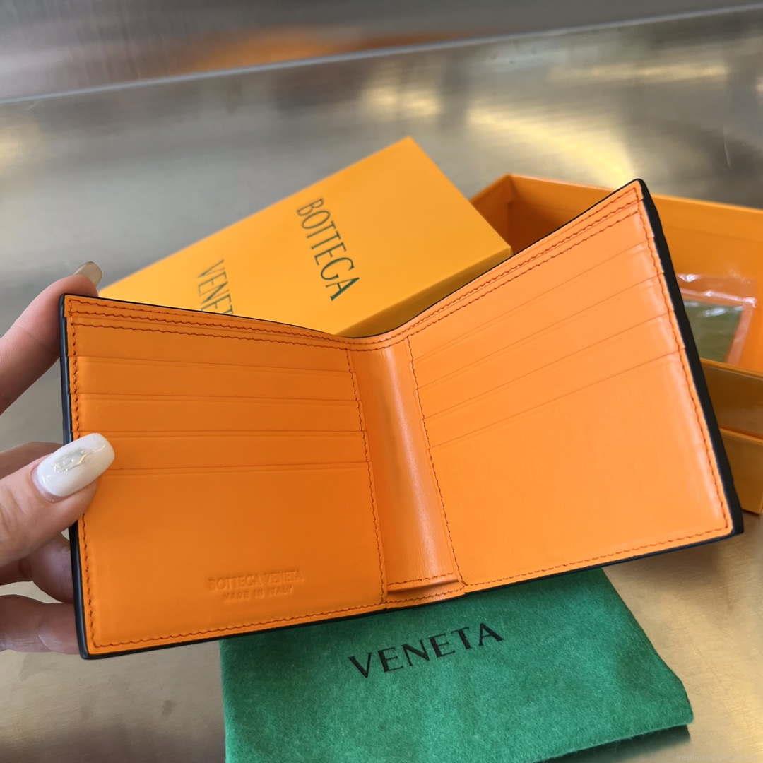 Bottega Veneta BV 743211 Intrecciato Bi-Fold Wallet BV70068