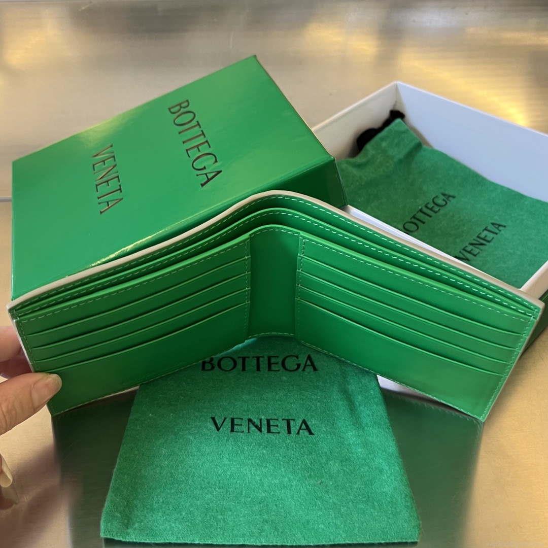 Bottega Veneta BV 743211 Intrecciato Bi-Fold Wallet BV70069