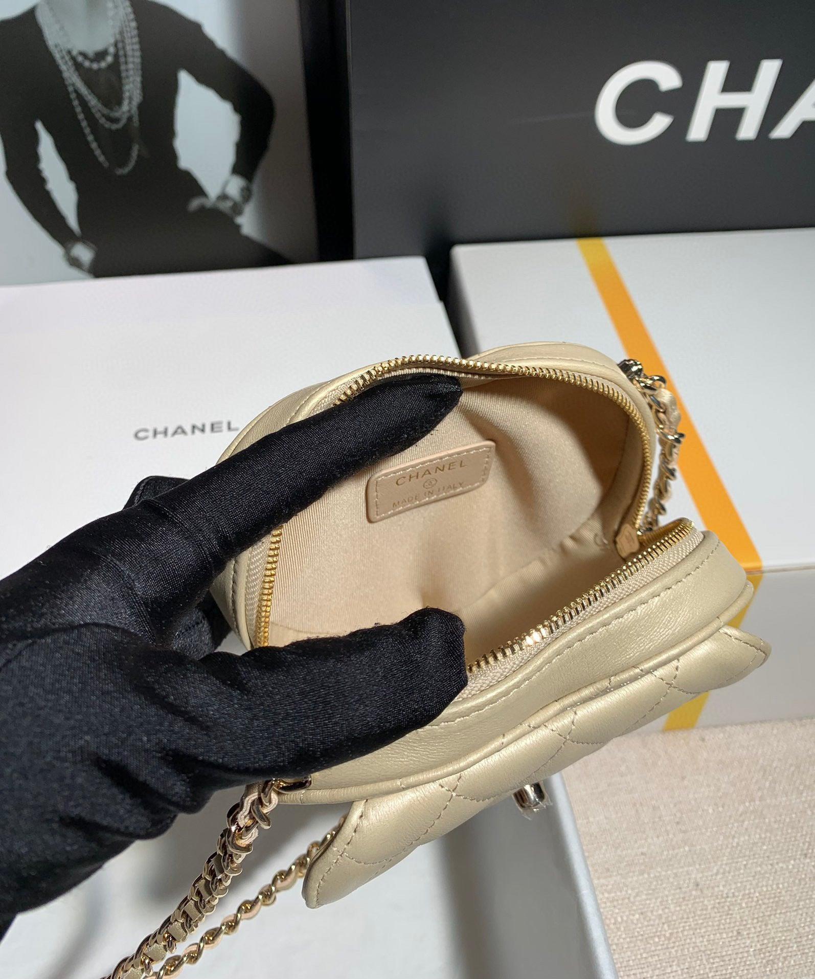 Chanel AP2784 Heart Clutch with Chain Lambskin Gold-Tone Metal Gold