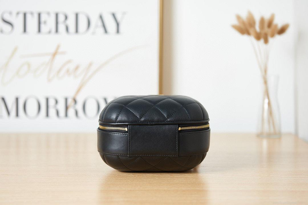 Chanel Small Vanity Case Lambskin gold-tone metal AS3066 Black
