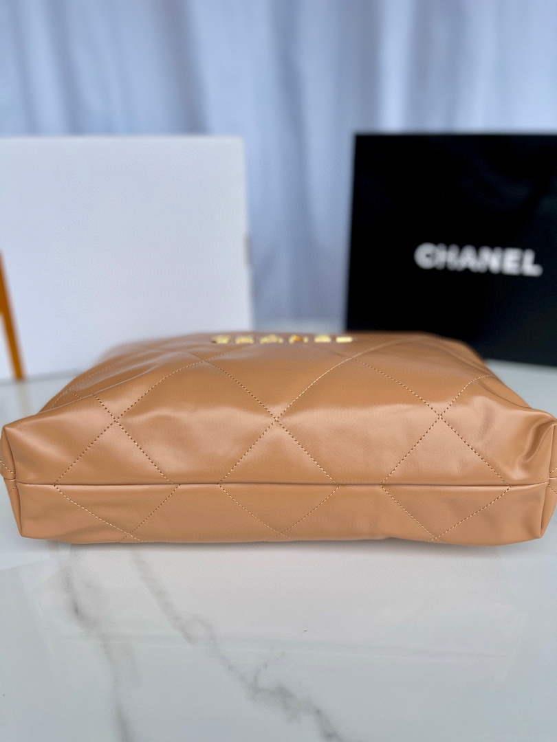 Chanel 22 Handbag AS3261 Shiny Calfskin Gold-Tone Metal Camel