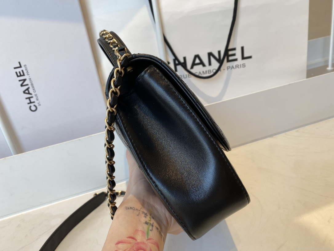 Chanel AS0970 Flap Bag Lambskin Leather 23cm Black