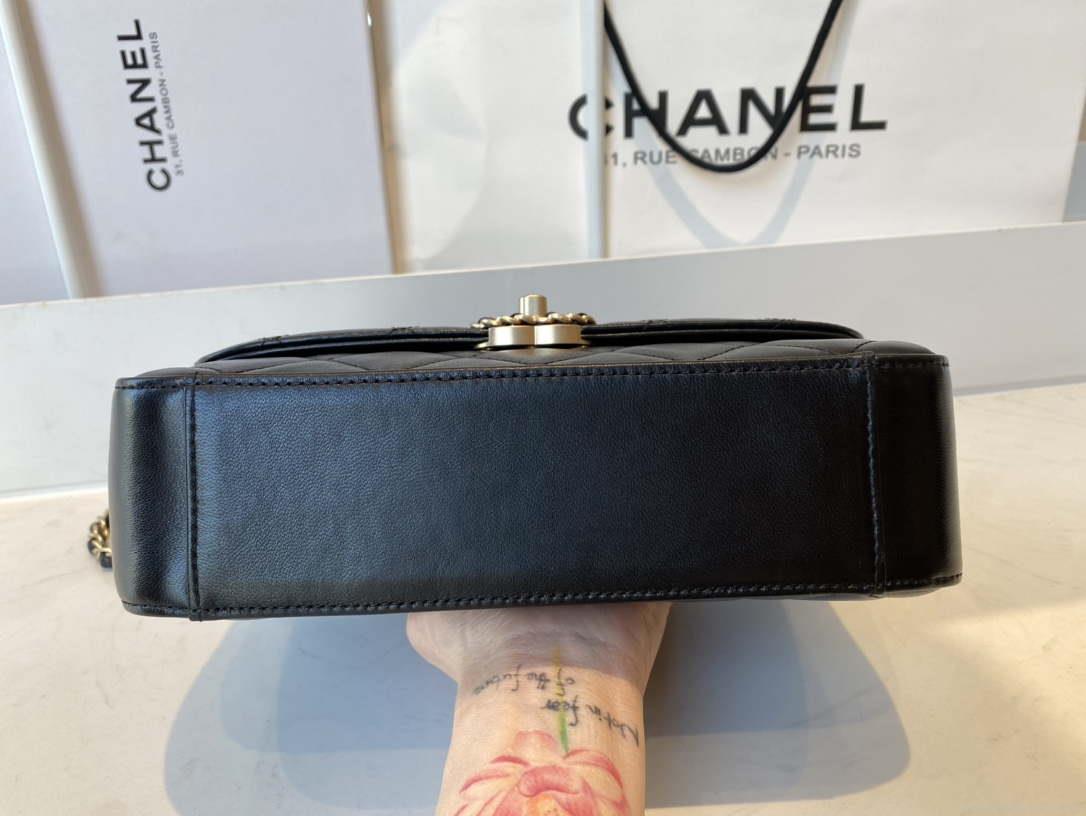 Chanel AS0970 Flap Bag Lambskin Leather 23cm Black