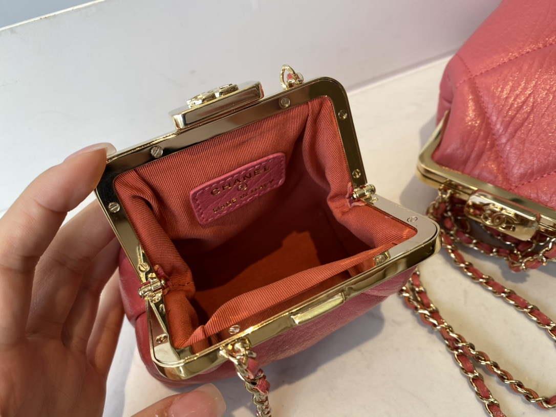 Chanel AS1555 Clutch with chain Shiny Aged Lambskin Red