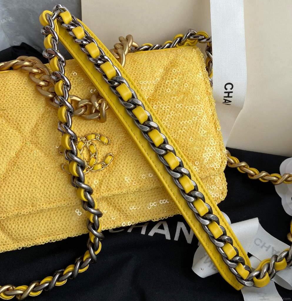 Chanel AP0250 Chanel 19 wallet on chain shiny Lambskin Beads Yellow