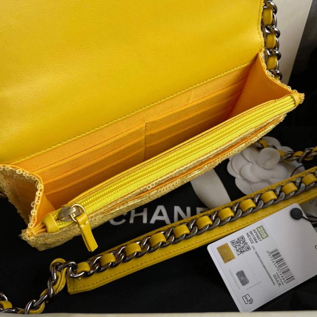 Chanel AP0250 Chanel 19 wallet on chain shiny Lambskin Beads Yellow