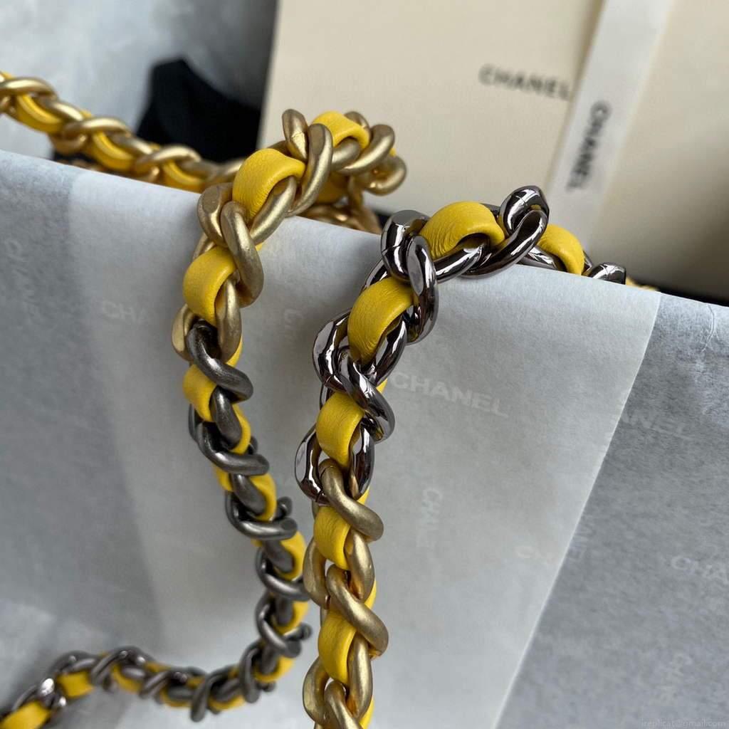 Chanel AP0250 Chanel 19 wallet on chain shiny Lambskin Beads Yellow