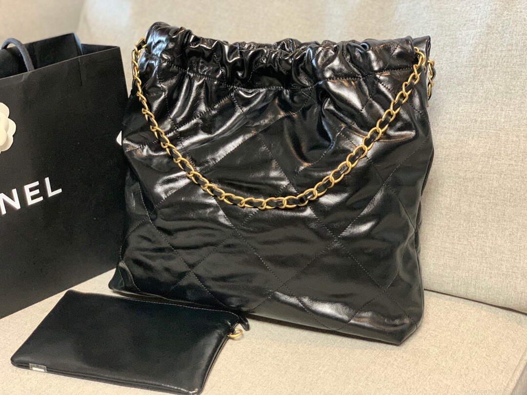 Chanel 22 Handbag Shiny Calfskin Gold AS3261 Black