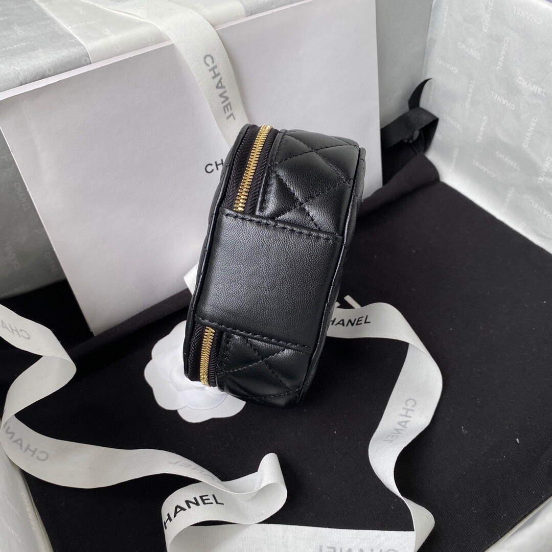 Chanel Vanity Case Shiny Lambskin Gold AP2731 Black