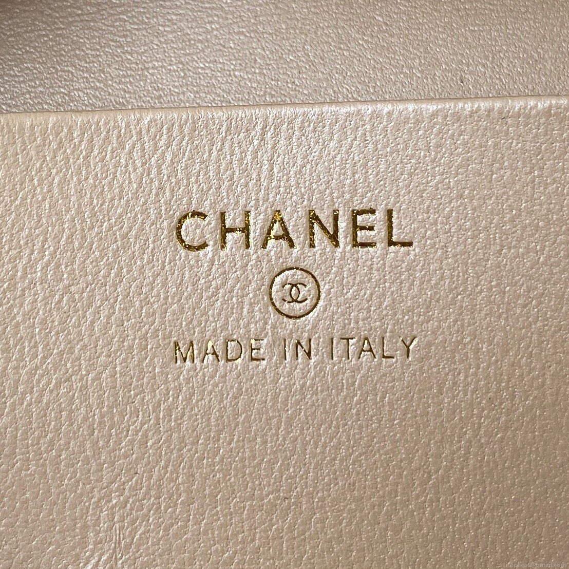 Chanel Vanity Case Shiny Lambskin Gold AP2731 White