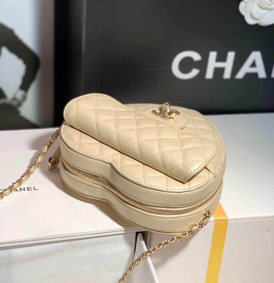 Chanel AS3191 Large Heart Bag Lambskin Gold