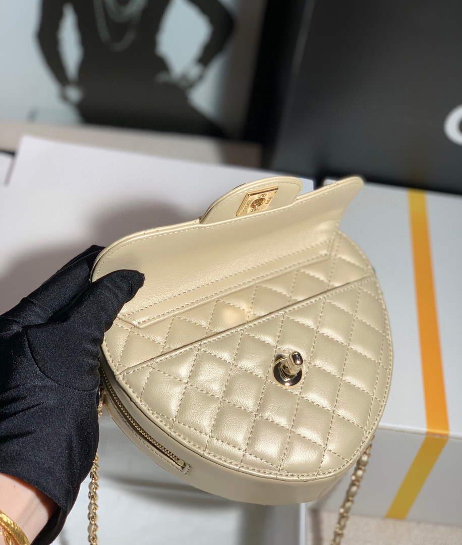 Chanel AS3191 Large Heart Bag Lambskin Gold