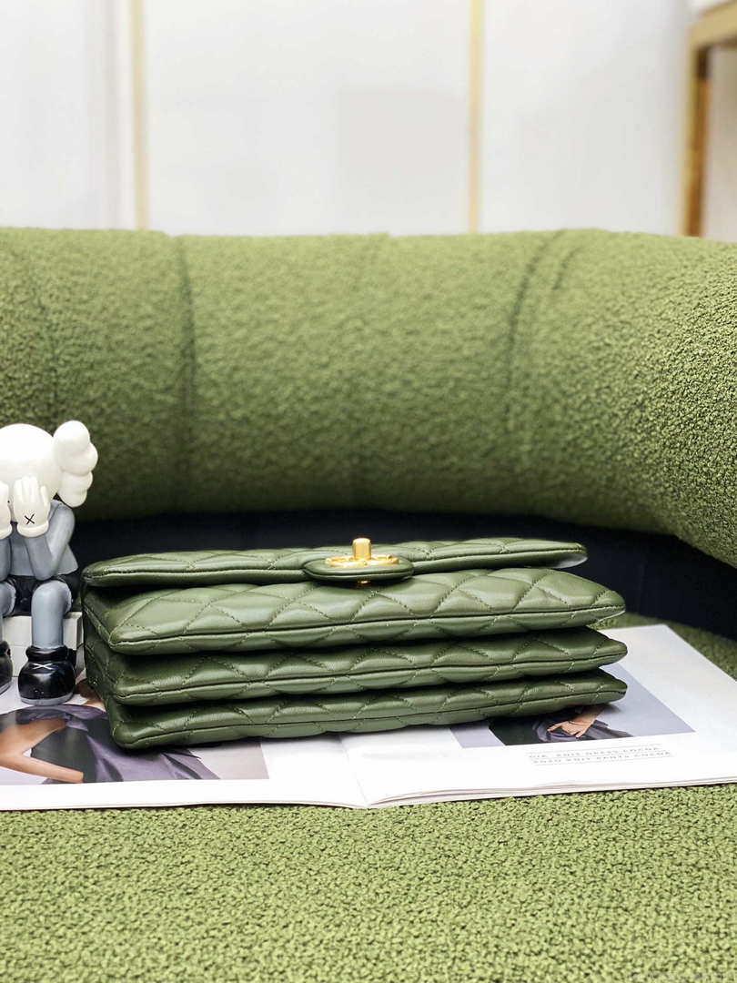 Chanel AS3609 Flap Bag Lambskin Lambskin & Gold-Tone Metal Green