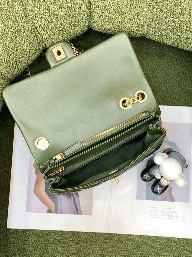 Chanel AS3609 Flap Bag Lambskin Lambskin & Gold-Tone Metal Green