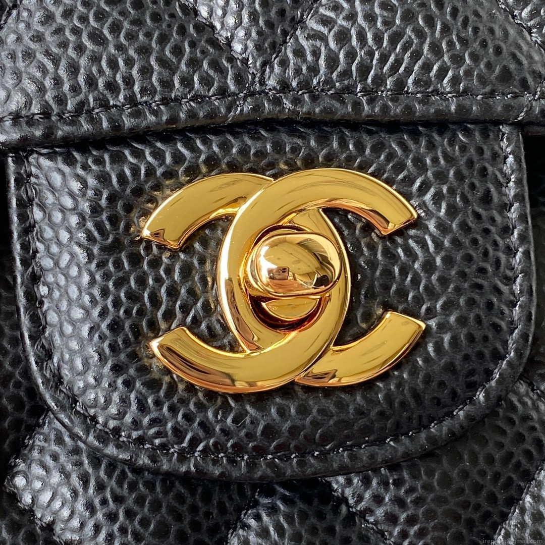 Chanel A01113 Flap Handbag Classic Bag Grained shiny Calfskin Black Gold